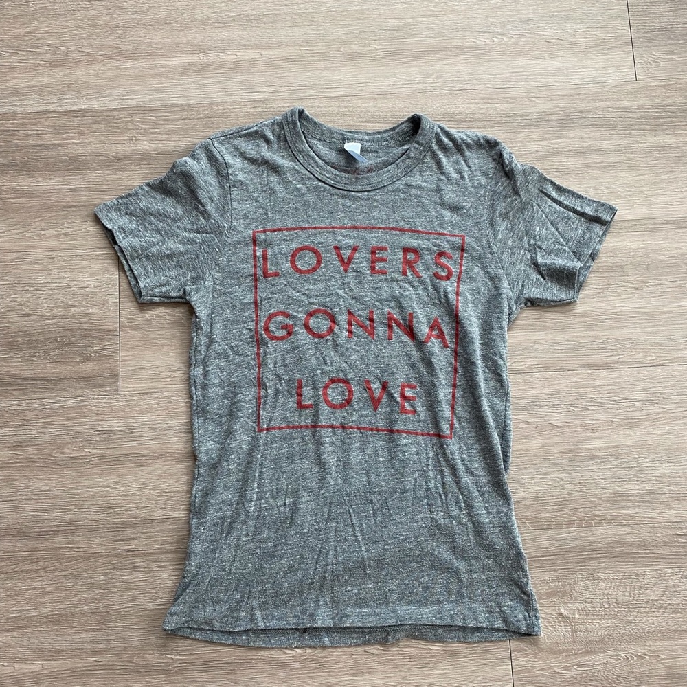 Lovers  Gonna Love Tee Size Small